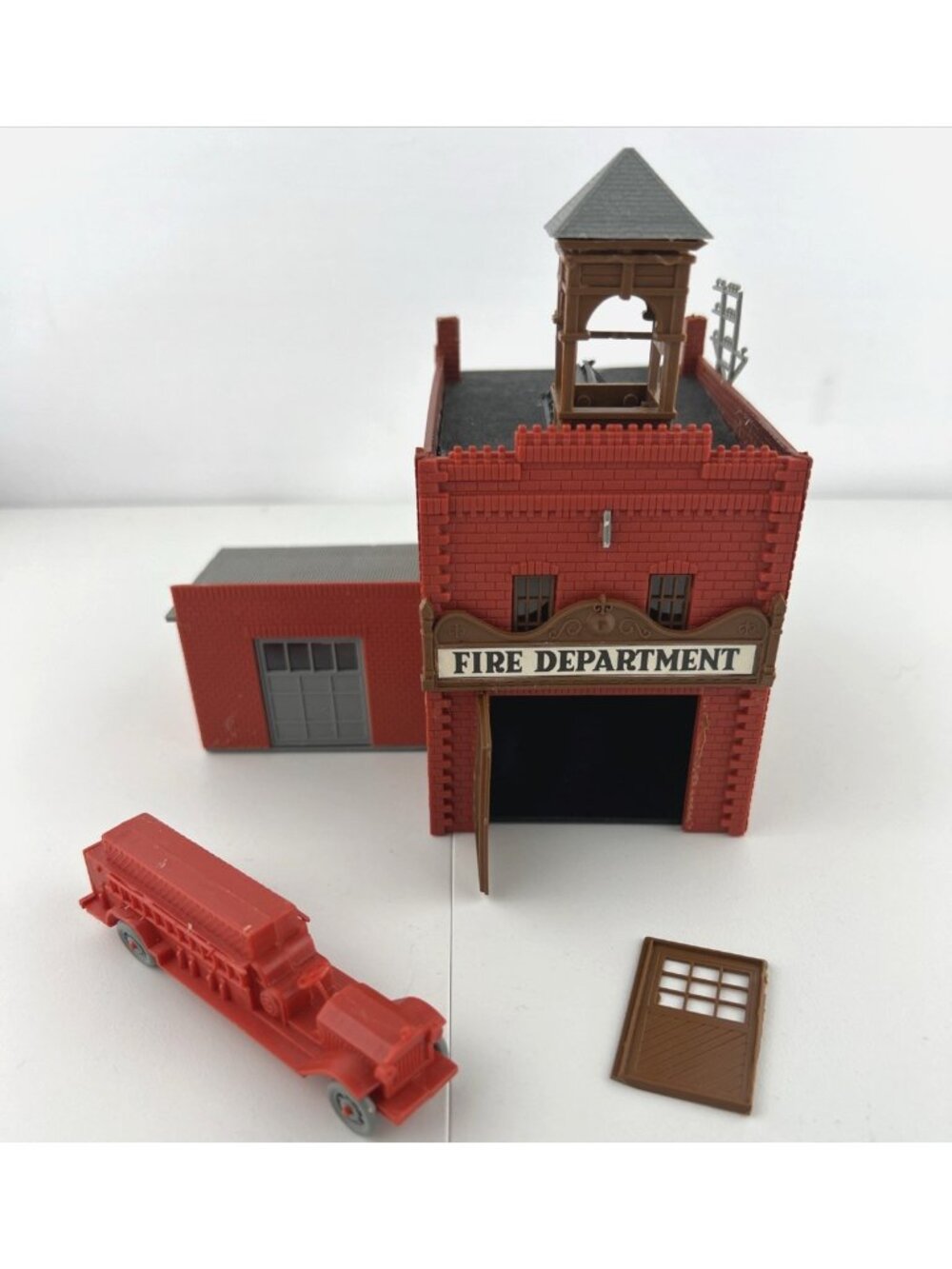 HO Scale Old Time Department Firehouse W Germany Pola with Truck